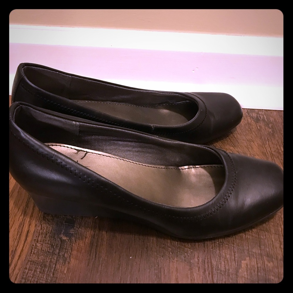 Life Stride wedged heel black flats